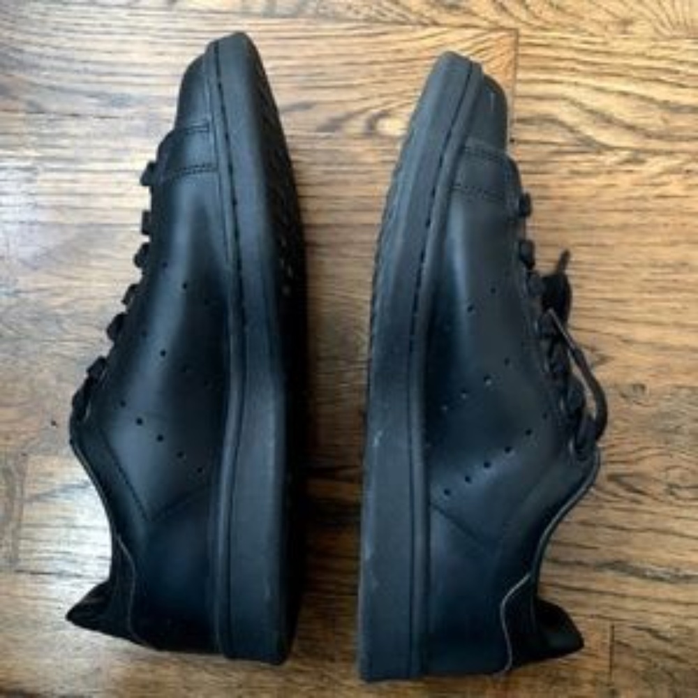 Stan Smiths in Core Black